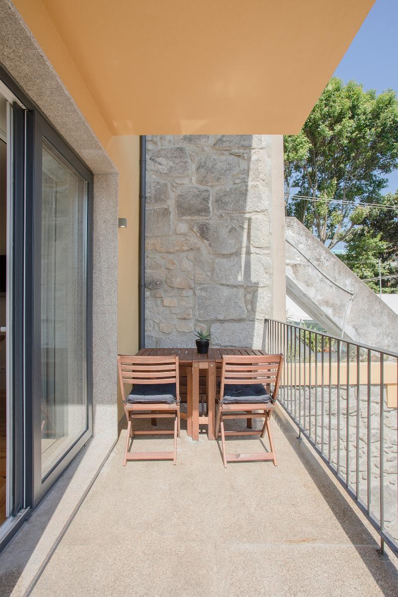 Apartment Liiiving In - Charming Downtown Delight *